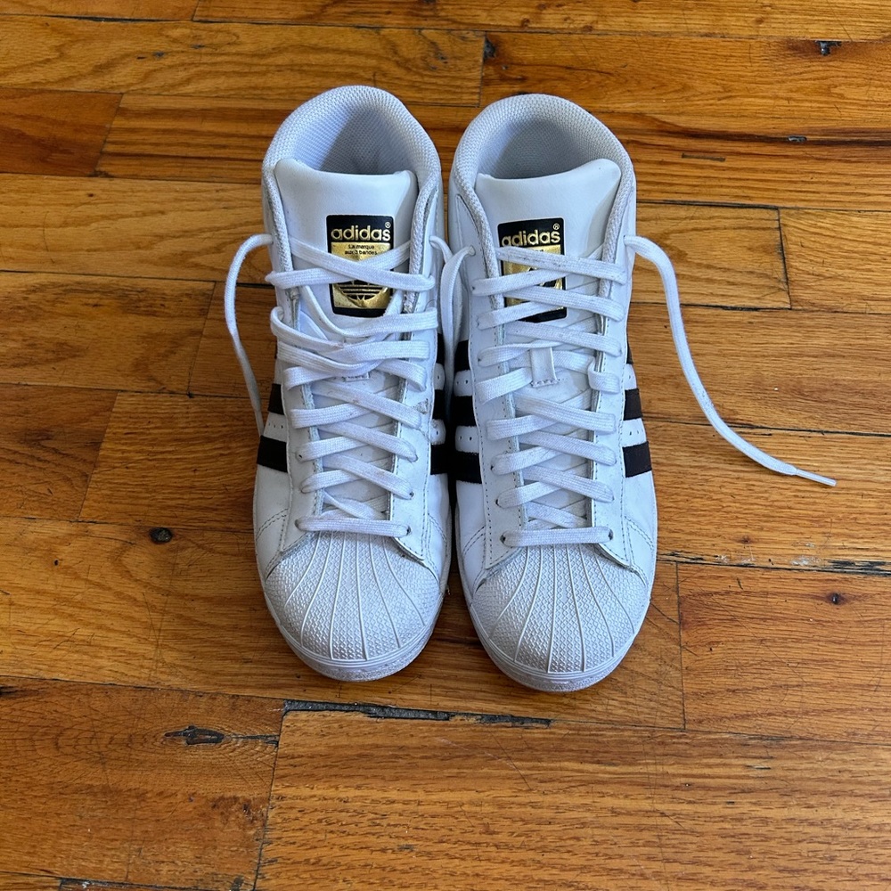 Pre-worn Men’s high top adidas size 7.5